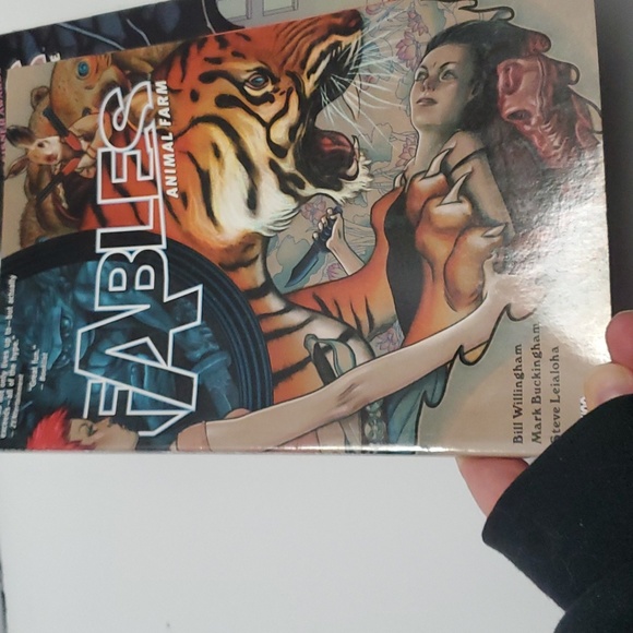 Fables Volumes 1 - 5 - Picture 6 of 15